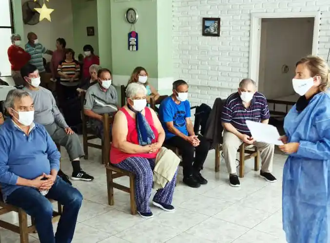 En geriátricos. Se aplicaron 200 vacunas