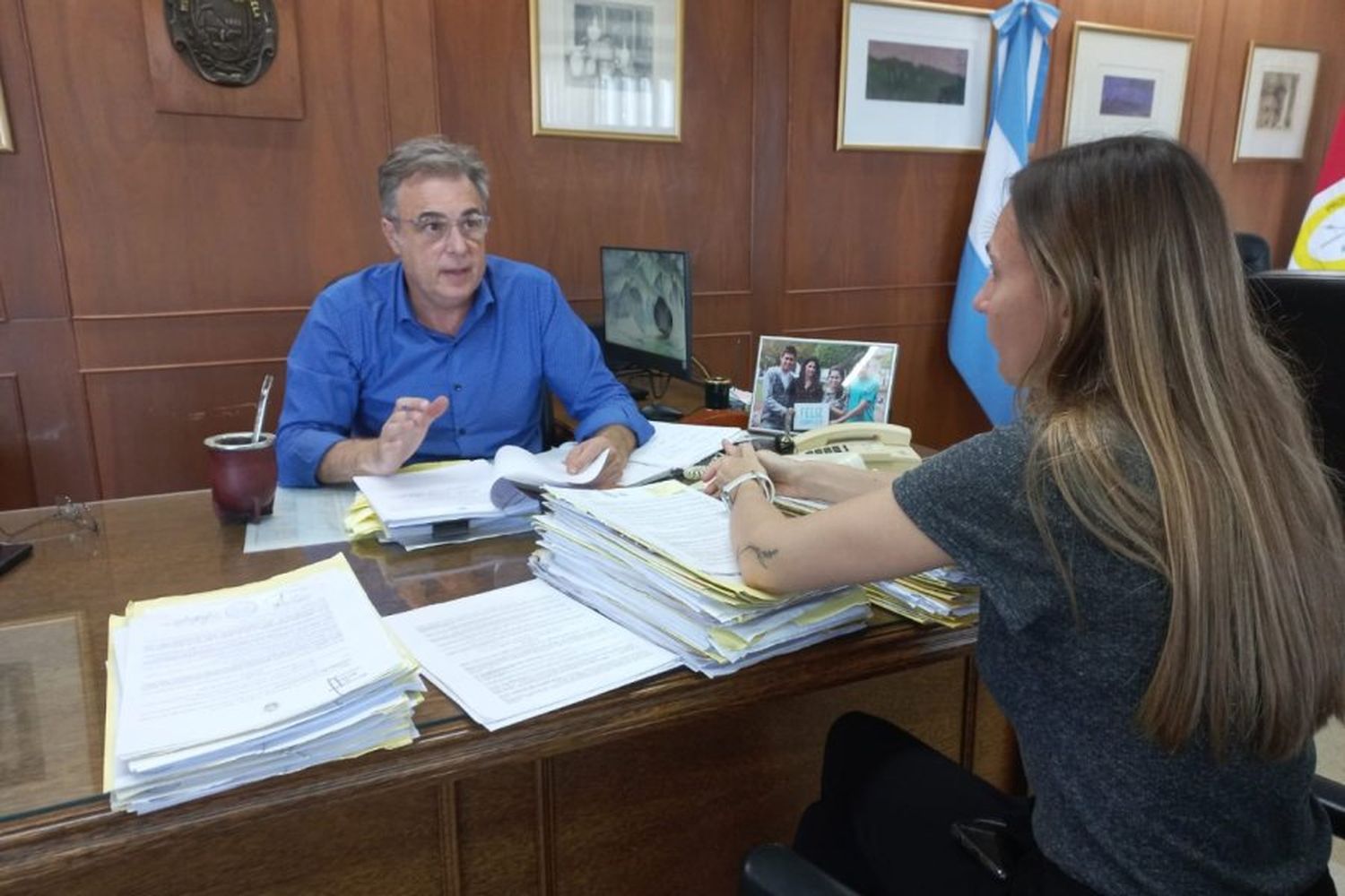 Luis Castellano firmó el llamado a licitación para cloacas en cuatro barrios