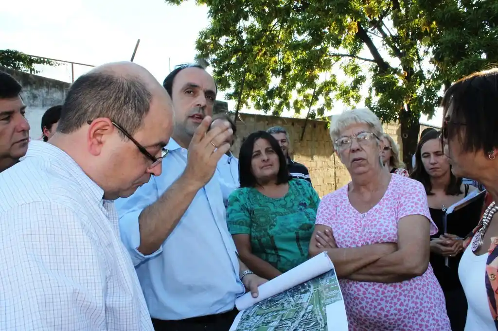 El Municipio entregó un subsidio a consorcistas de Las Flores II