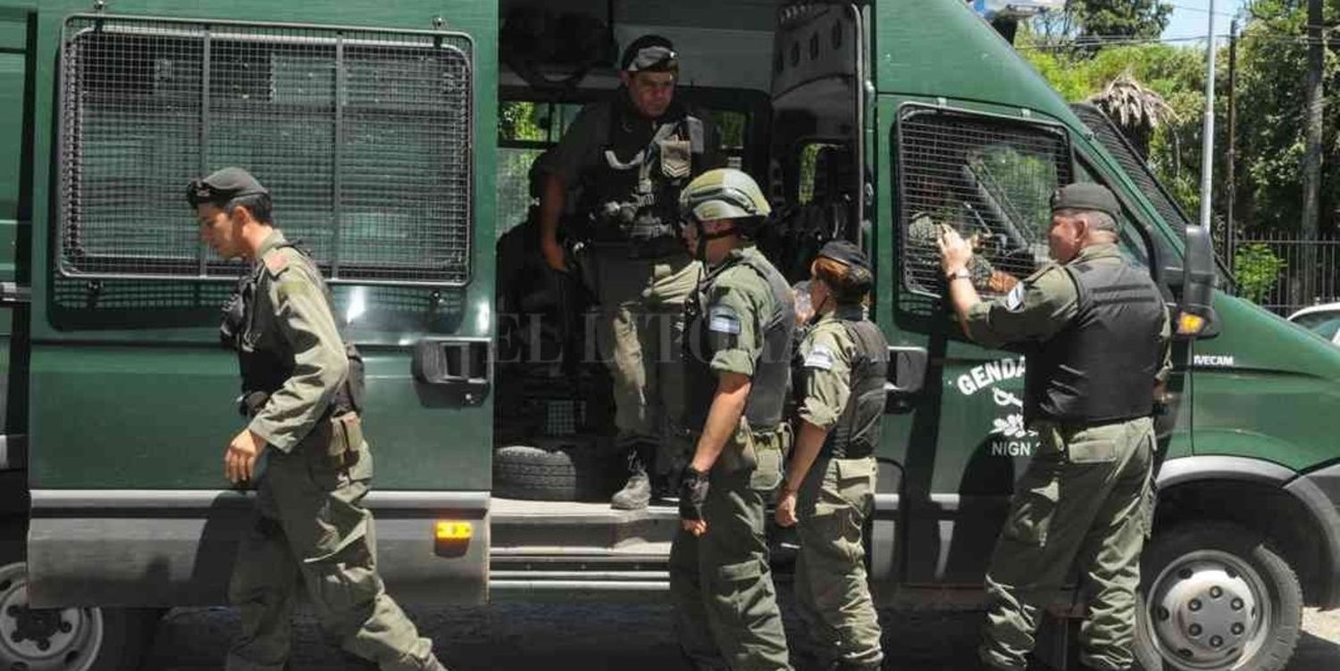 imagen Prisión preventiva para un policía que viajaba con marihuana en un colectivo de línea