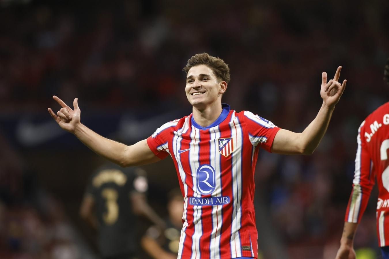 Julián Álvarez intratable: doblete para que el Atlético Madrid siga en pelea por La Liga