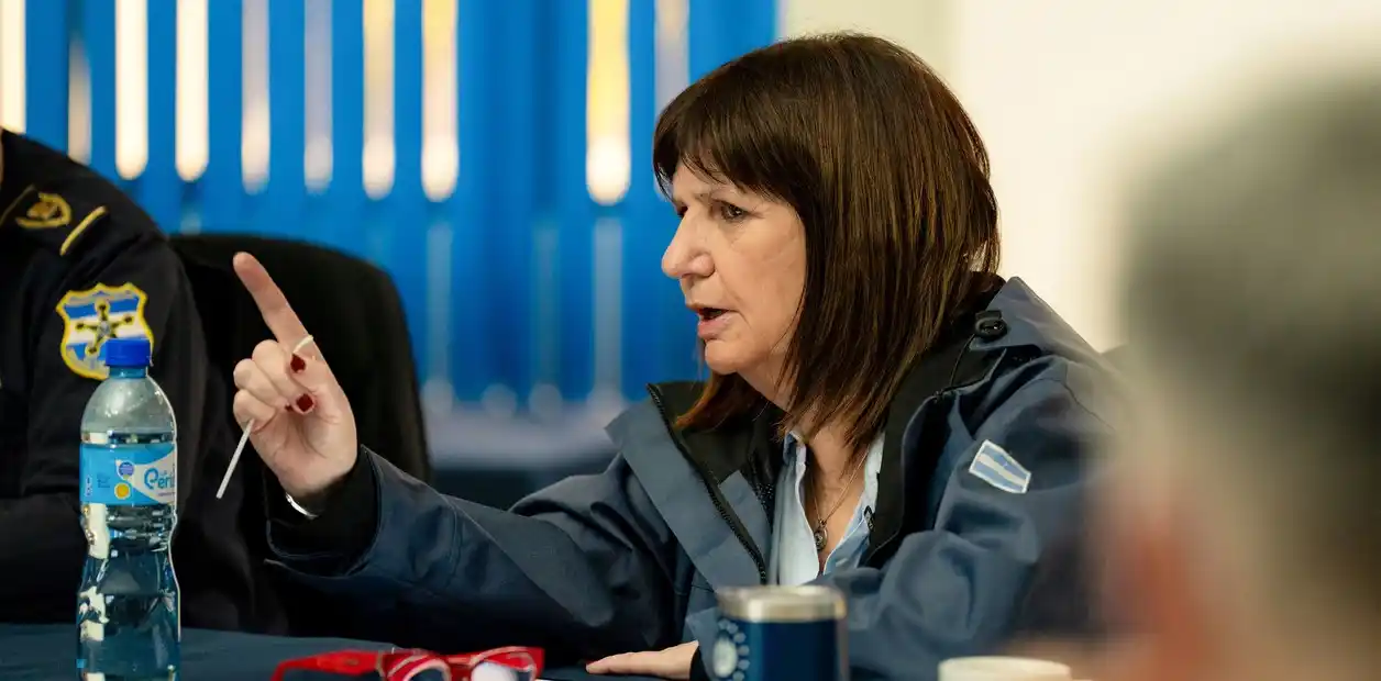 También lo acusó de no terminar la obra de una cárcel para la que había recibido fondos y terrenos de Devoto.