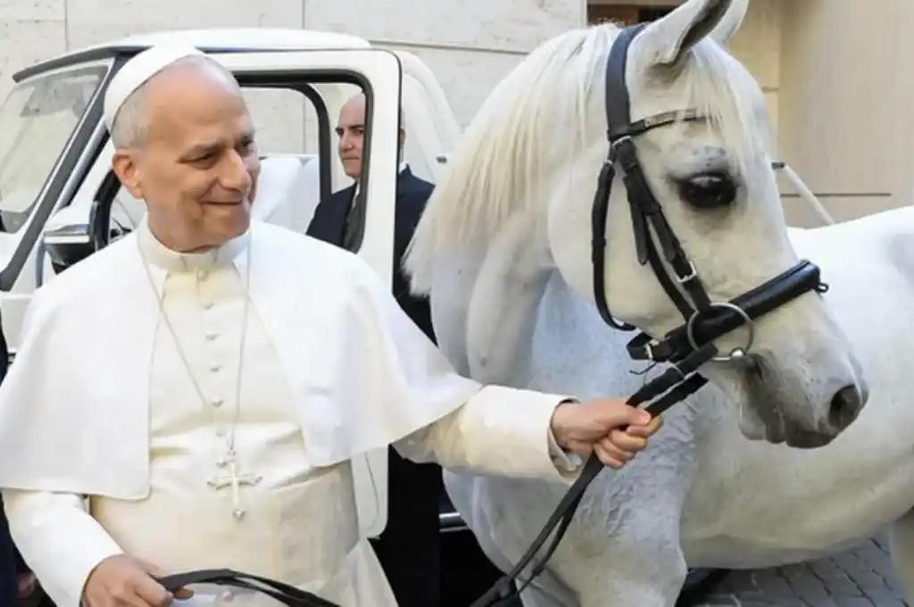 Le regalan un caballo al papa León XIV y será subastado.