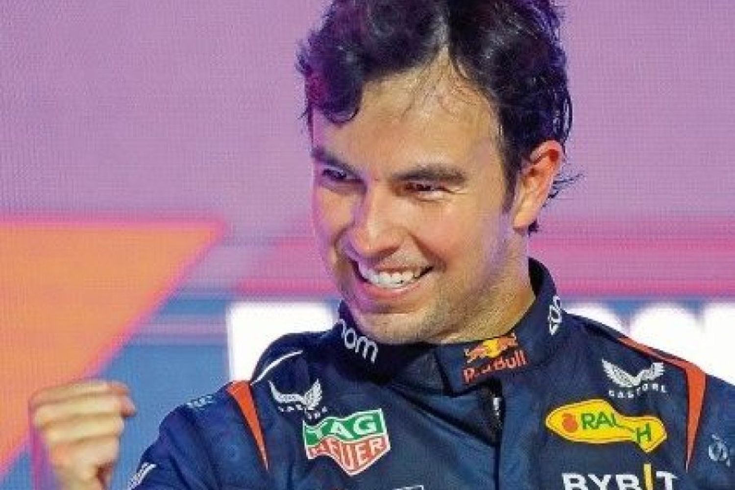 "Checo" Pérez seguirá 3 años más en Red Bull