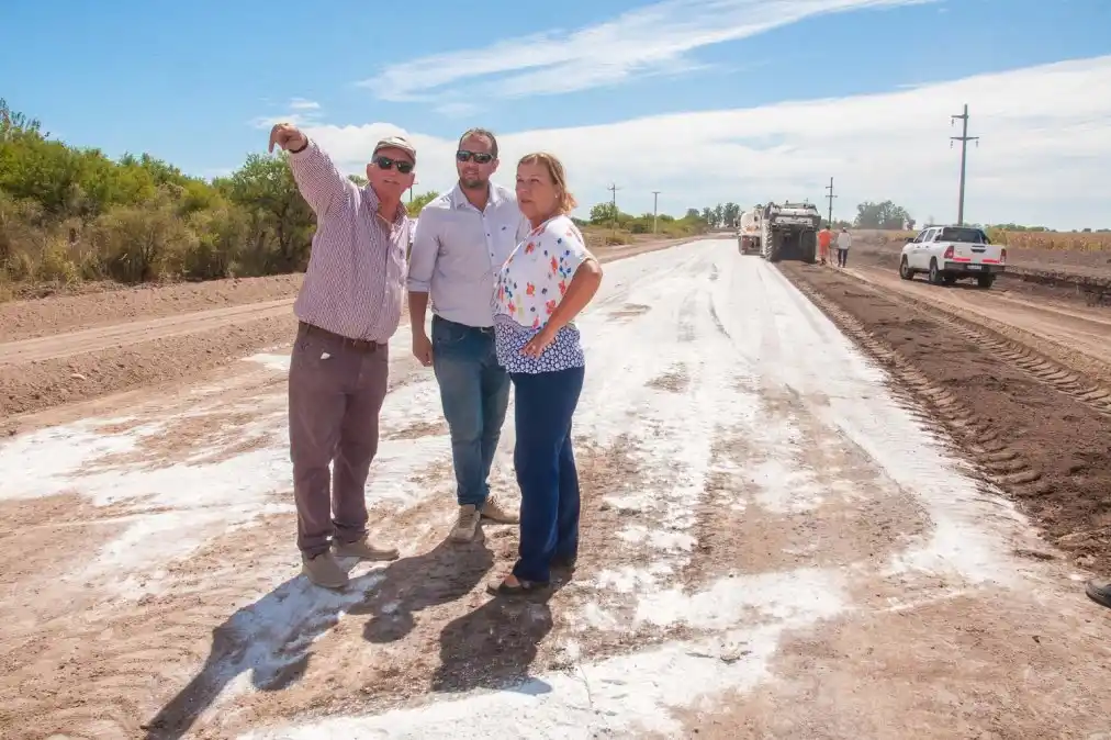 La directora de Vialidad, Alicia Benítez, controló el avance de los trabajos    
