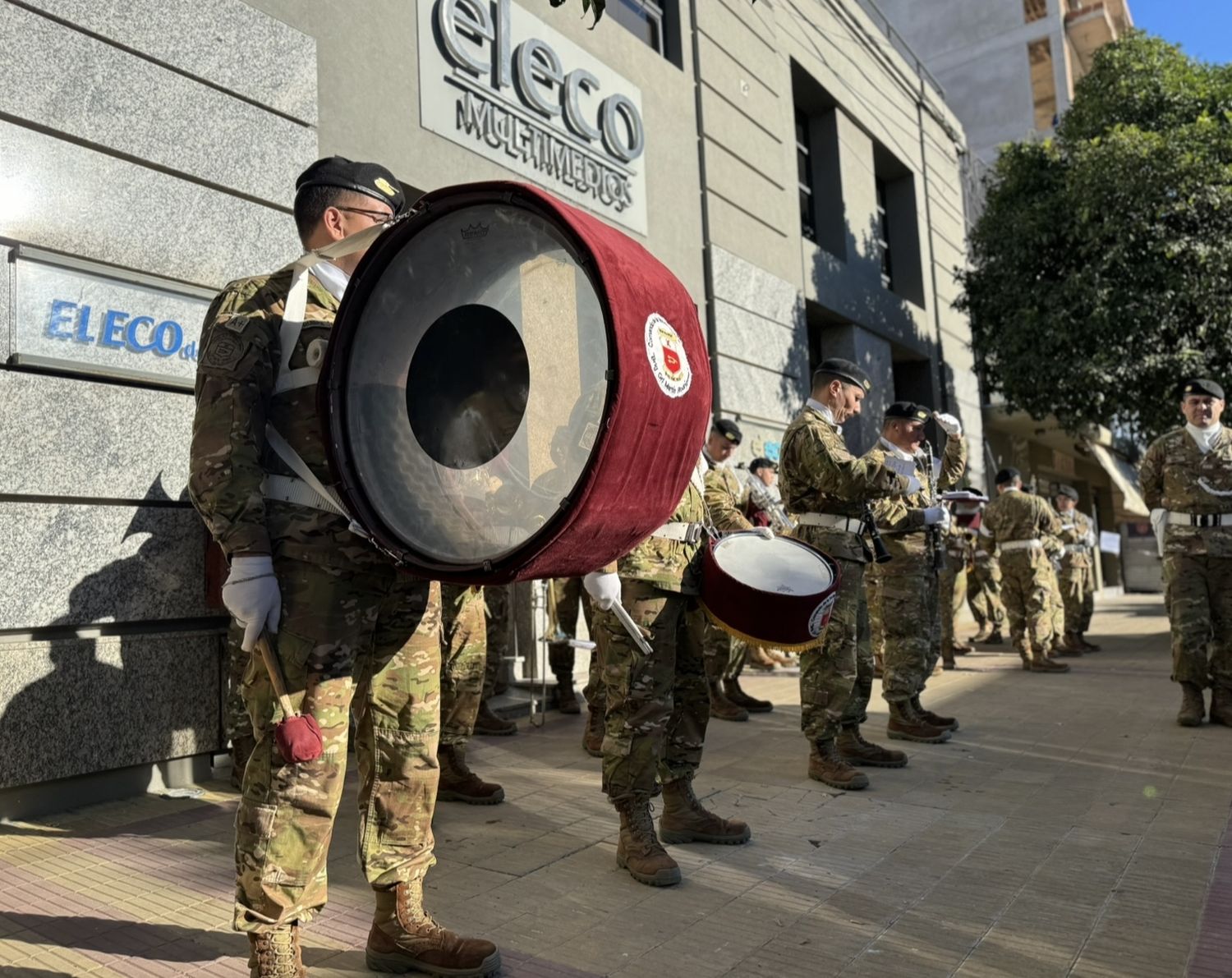 La banda de la VI Brigada estuvo en El Eco.