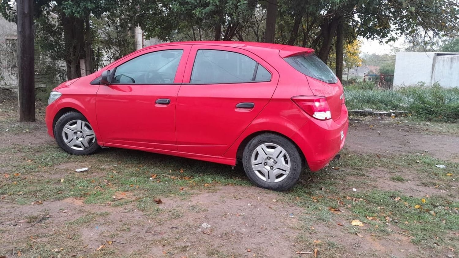 La Policía de Gualeguaychú secuestró un auto con pedido de captura y tres motos que podrían ser robadas