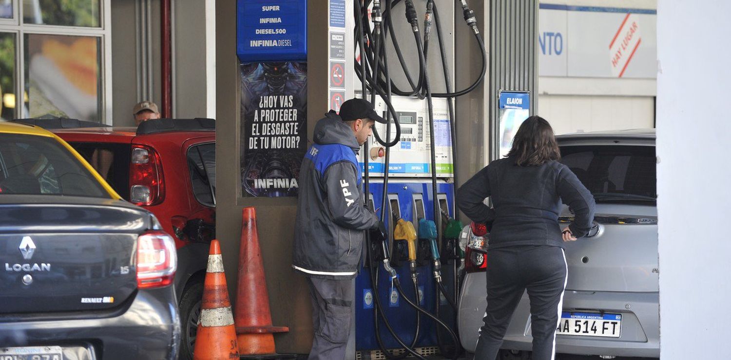El Gobierno nacional estudia flexibilizar el congelamiento de precios de los combustibles