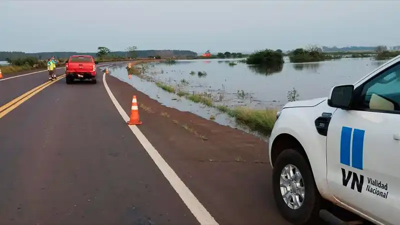 Restringen la circulación en un tramo de la Ruta 14 por la crecida del río Uruguay