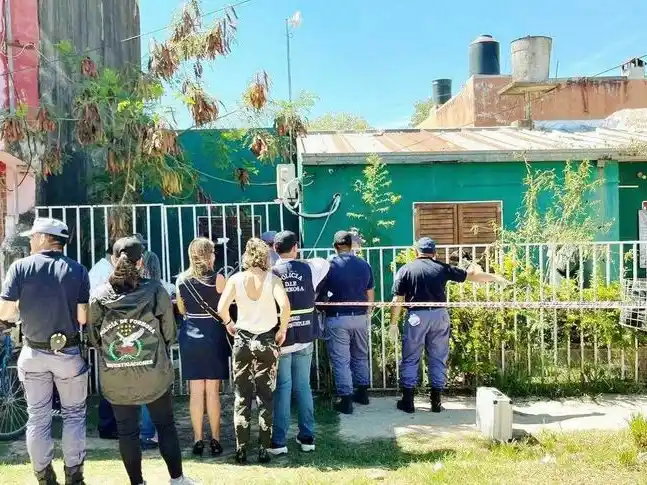 Un hombre fue hallado sin vida en 
su casa y la Policía retuvo a un menor