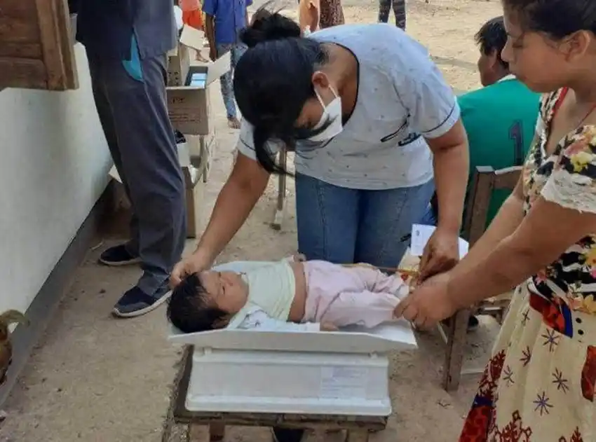 Vecinos que viven en parajes del Oeste reciben atenciones integrales de salud