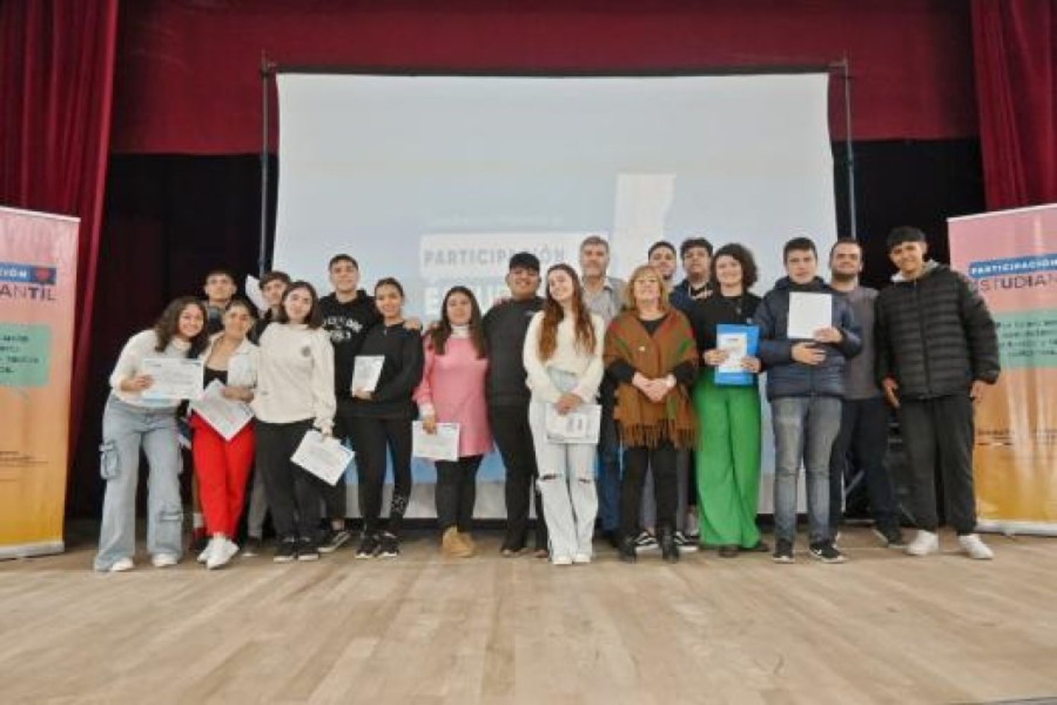 Encuentro provincial de jóvenes con mas de 100 estudiantes de la provincia