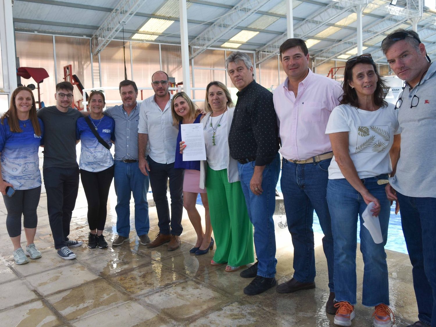Autoridades políticas y del CEF, tras confirmarse la adquisición de la caldera.