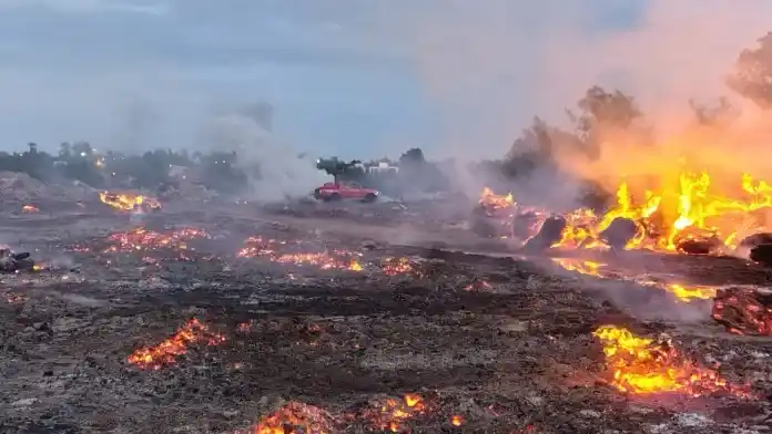 Se incendió un predio de acopio de pallets de madera