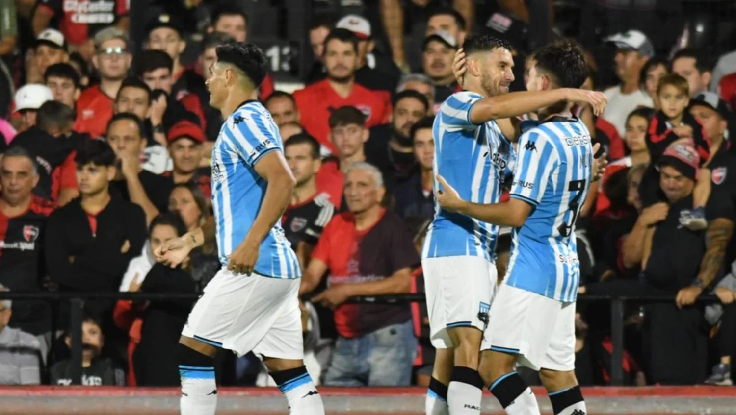 Racing goleó a uno de los líderes y se prendió bien arriba