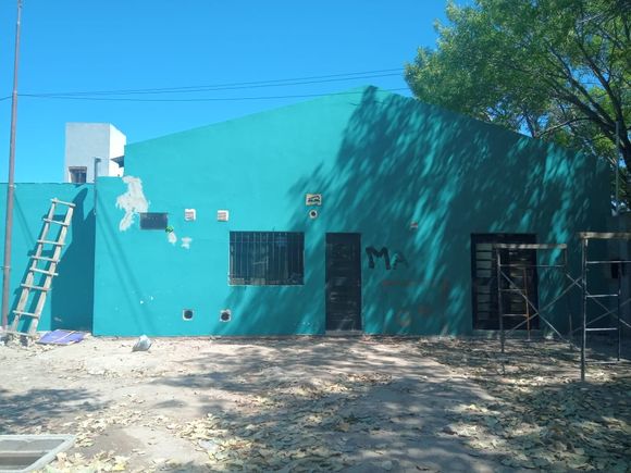 Conflicto en la obra del CEC 801: la empresa denunció amenazas de los trabajadores tras demoras en los pagos