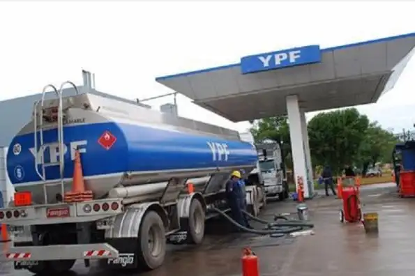 YPF aumentará este lunes un 5% el precio de los combustibles