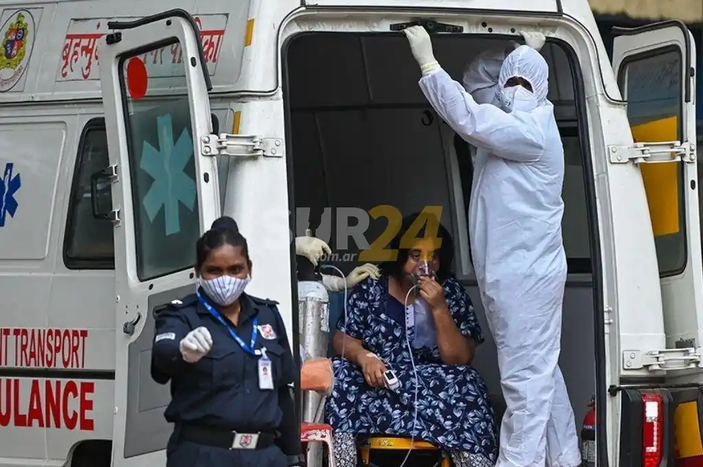 India está al borde del colapso sanitario y sus hospitales sin oxígeno