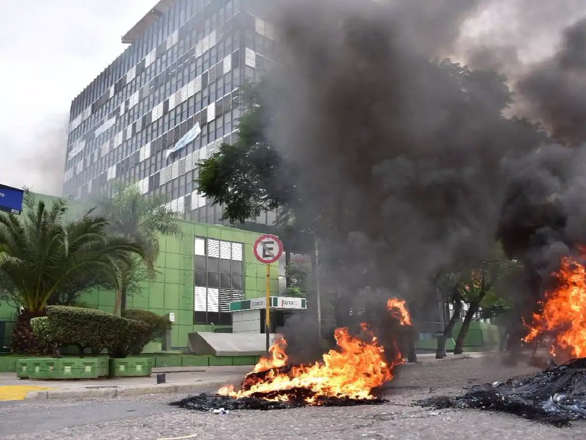 Córdoba: trabajadores de Epec protestaron contra modificación del convenio laboral