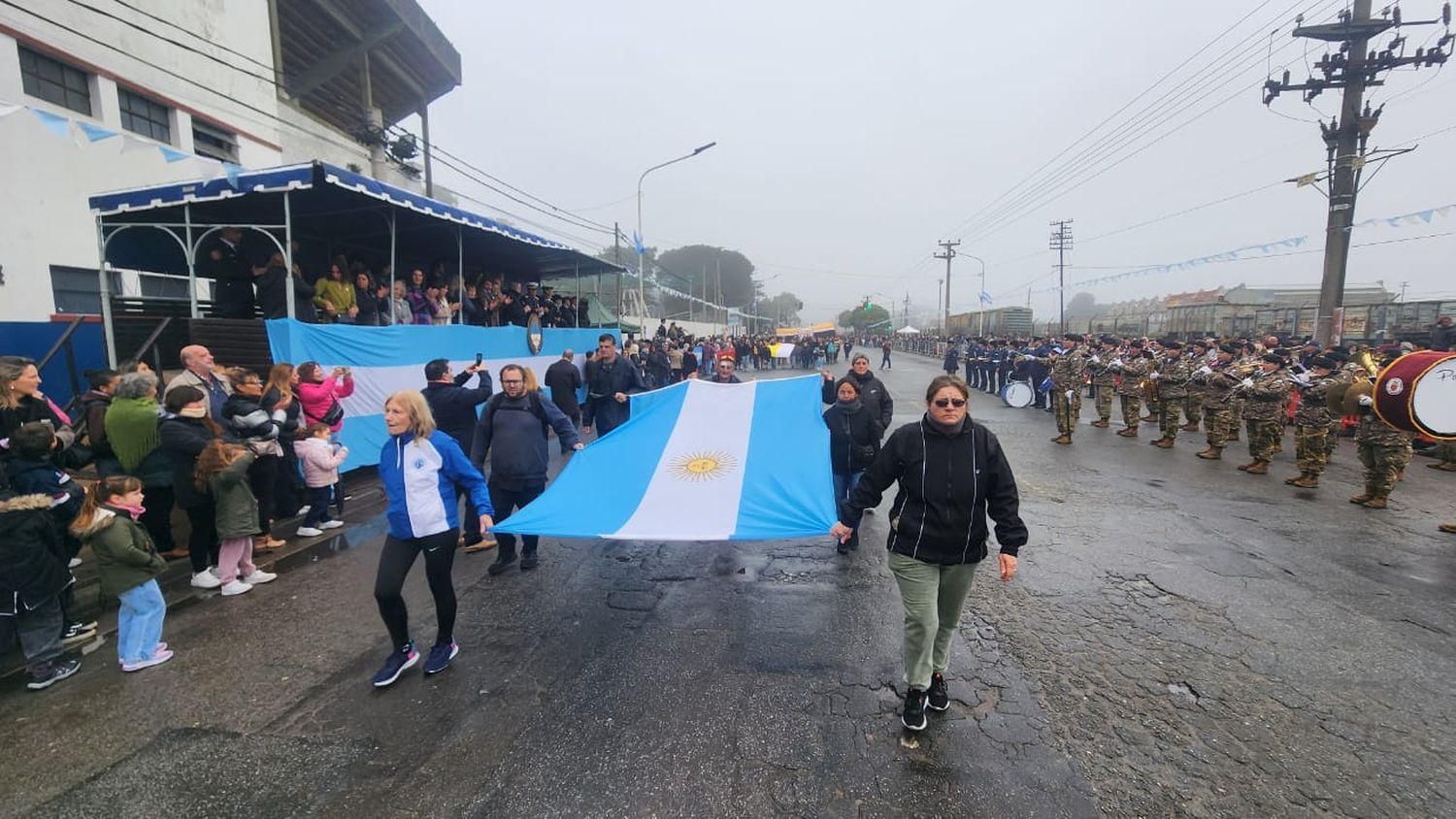 Crónica del 25 de Mayo en Tandil: emotivo desfile con más de 100 delegaciones de la ciudad