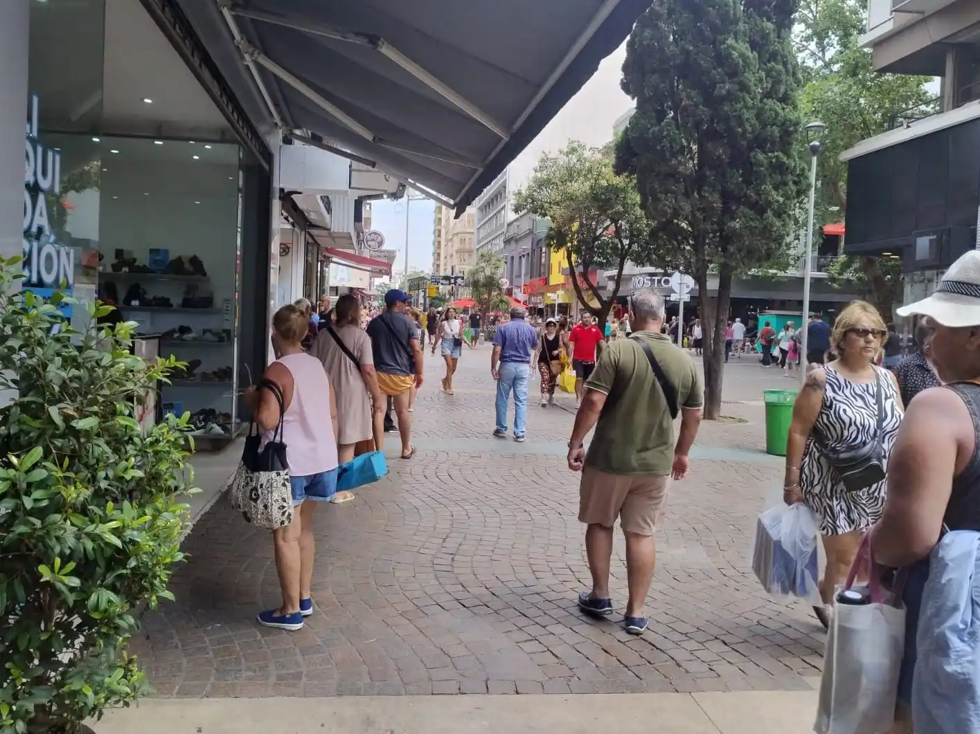 El 80% de los clientes usan billeteras virtuales y se ve muy poco dinero en efectivo, aseguran los comerciantes.