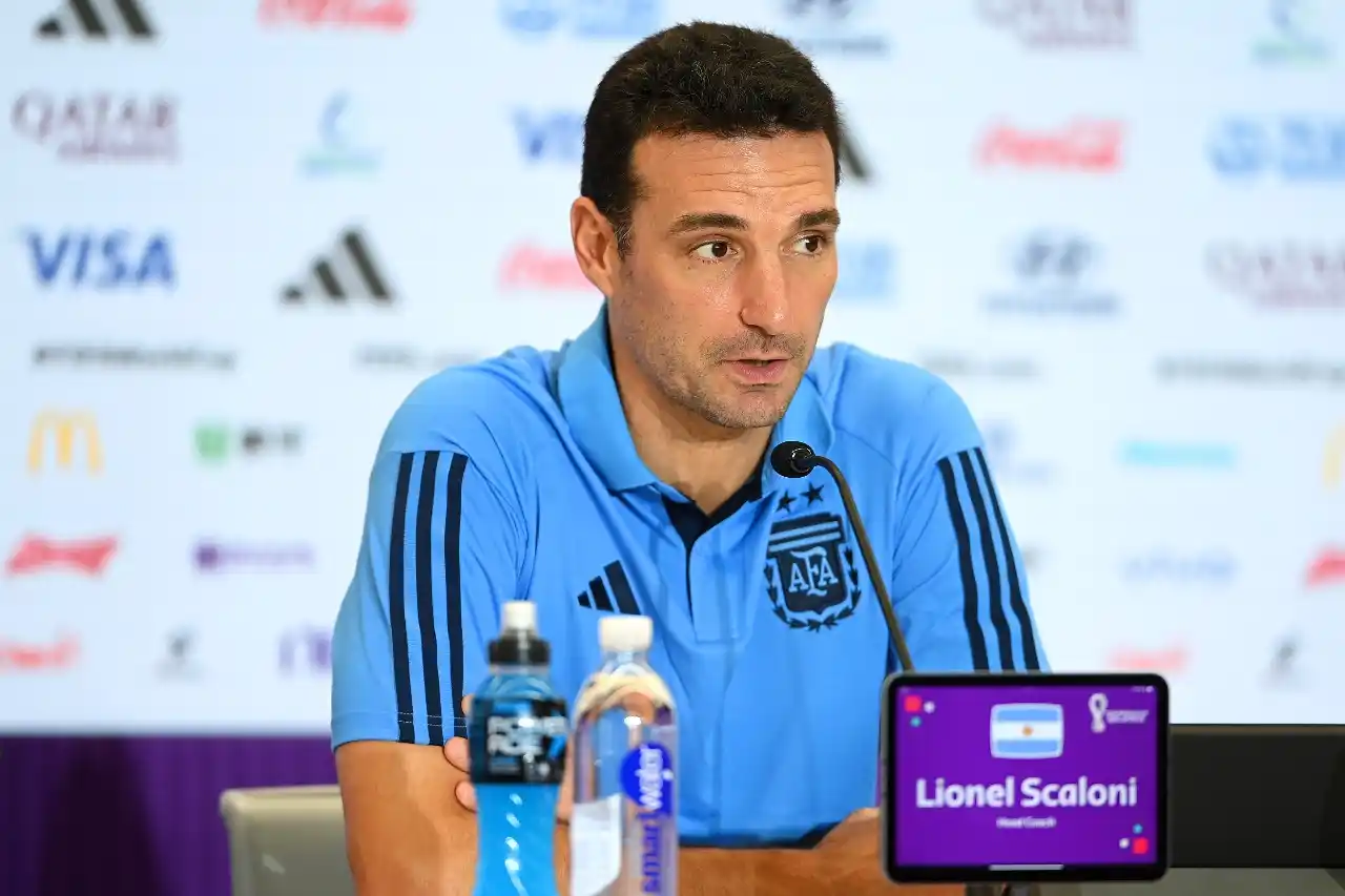 Scaloni aseguró que Di María y De Paul "están disponibles" para la semifinal ante Croacia