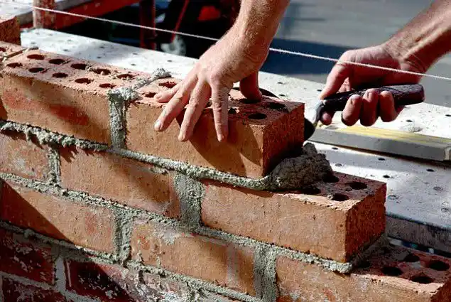 Gestionan capacitaciones en Albañilería, Seguridad e Higiene