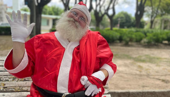 Enviado directo del Polo Norte: el Papá Noel que encanta los corazones de los niños