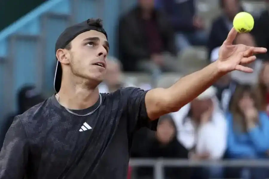  Cerúndolo avanza en el ATP 500 de Barcelona