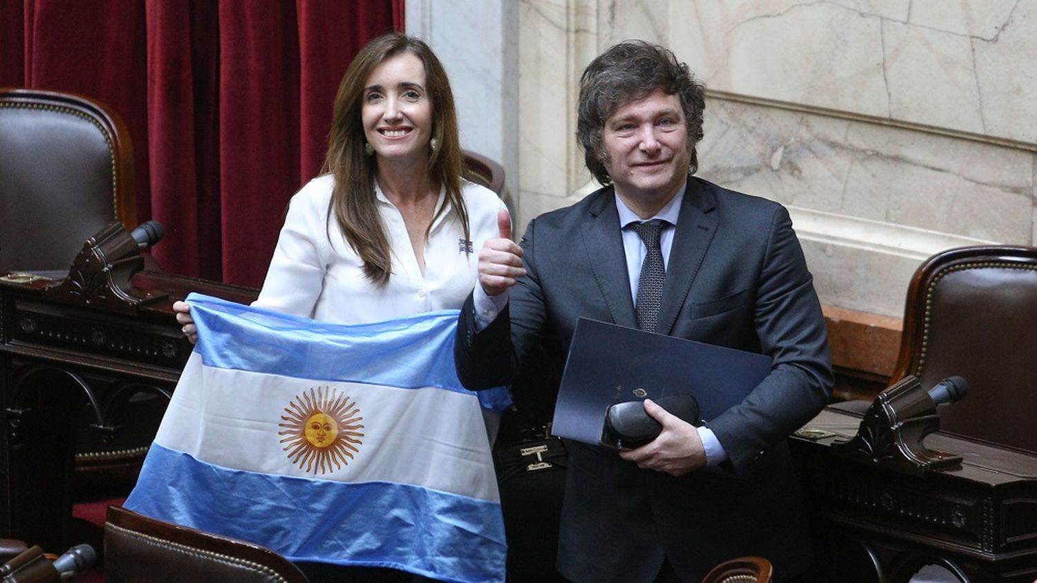 Victoria Villarruel y Javier Milei durante la sesión.