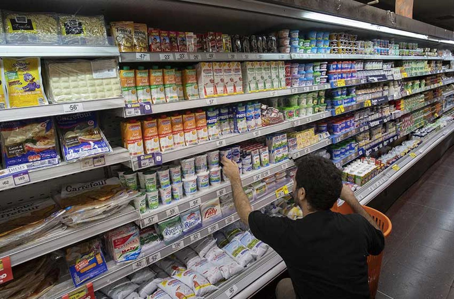 Se registraron aumentos de casi 8% en alimentos y bebidas en octubre