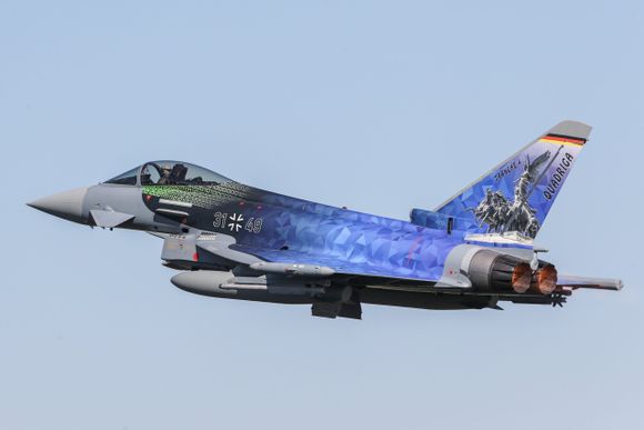 Comenzó el ensamblaje final del primer Eurofighter alemán del programa Quadriga