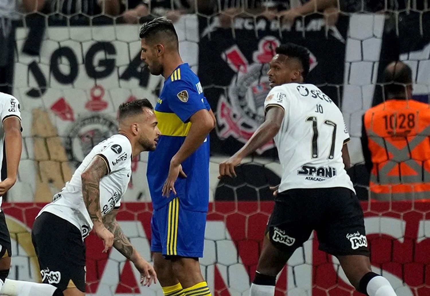 Boca perdió con Corinthians en Brasil