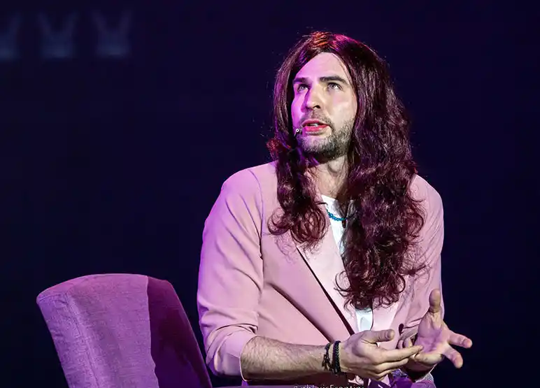Alessandra Teapoya. El personaje con el que el público se fascina en esta obra de stand up.