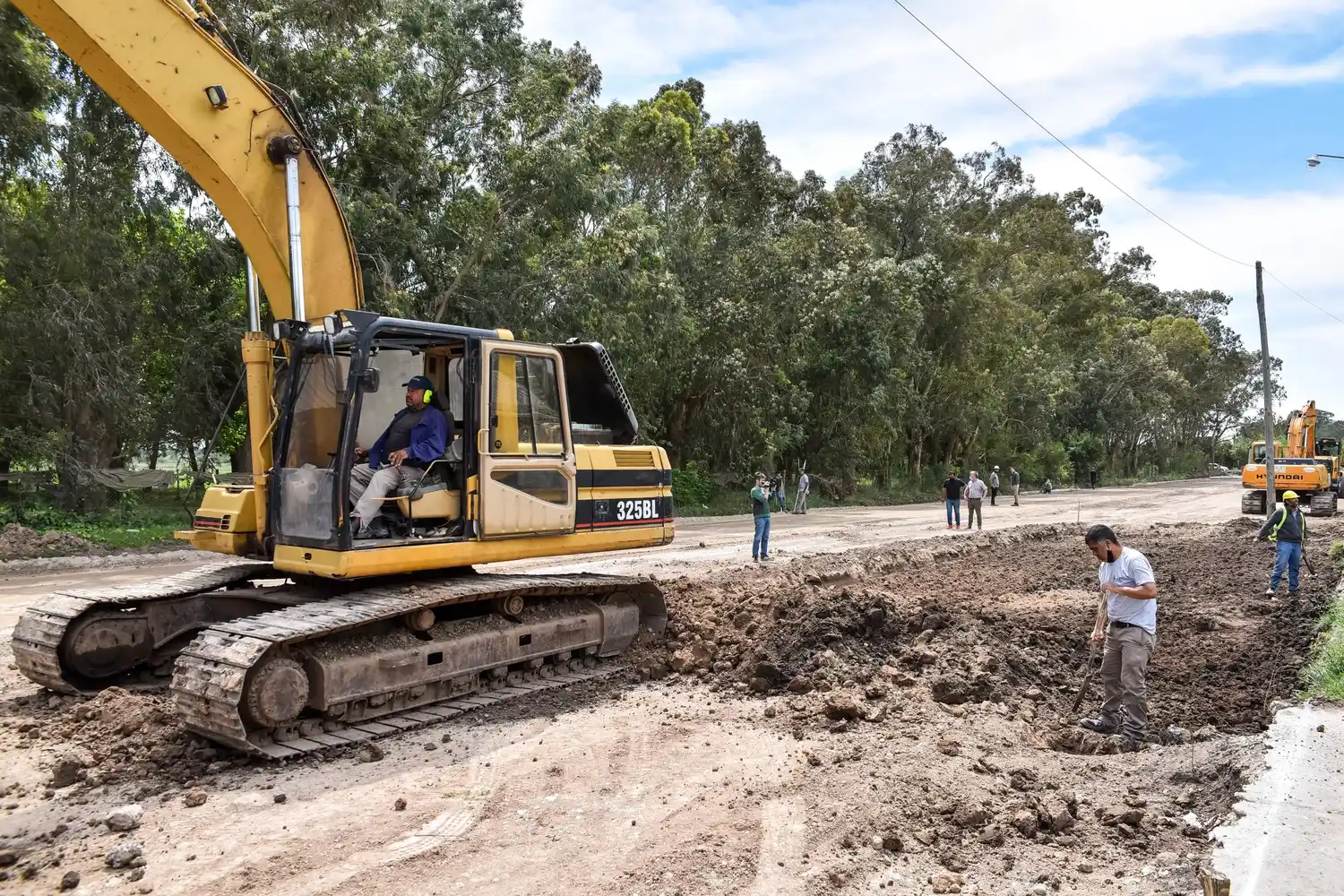 NUEVO ACCESO A CHASCOMÚS: La pavimentación de calle Colombia finalizará con bulevares centrales