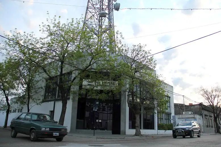 La justicia multa a Telecom con $200 mil por día por no abrir la oficina comercial