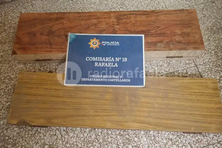 Le dejó un par de escopetas al vecino para que se las cuide y… “desaparecieron”