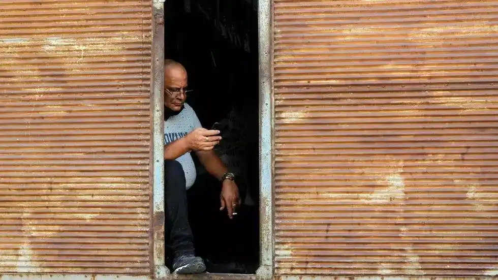 Cuba lidia con otra escasez, la falta de medicamentos