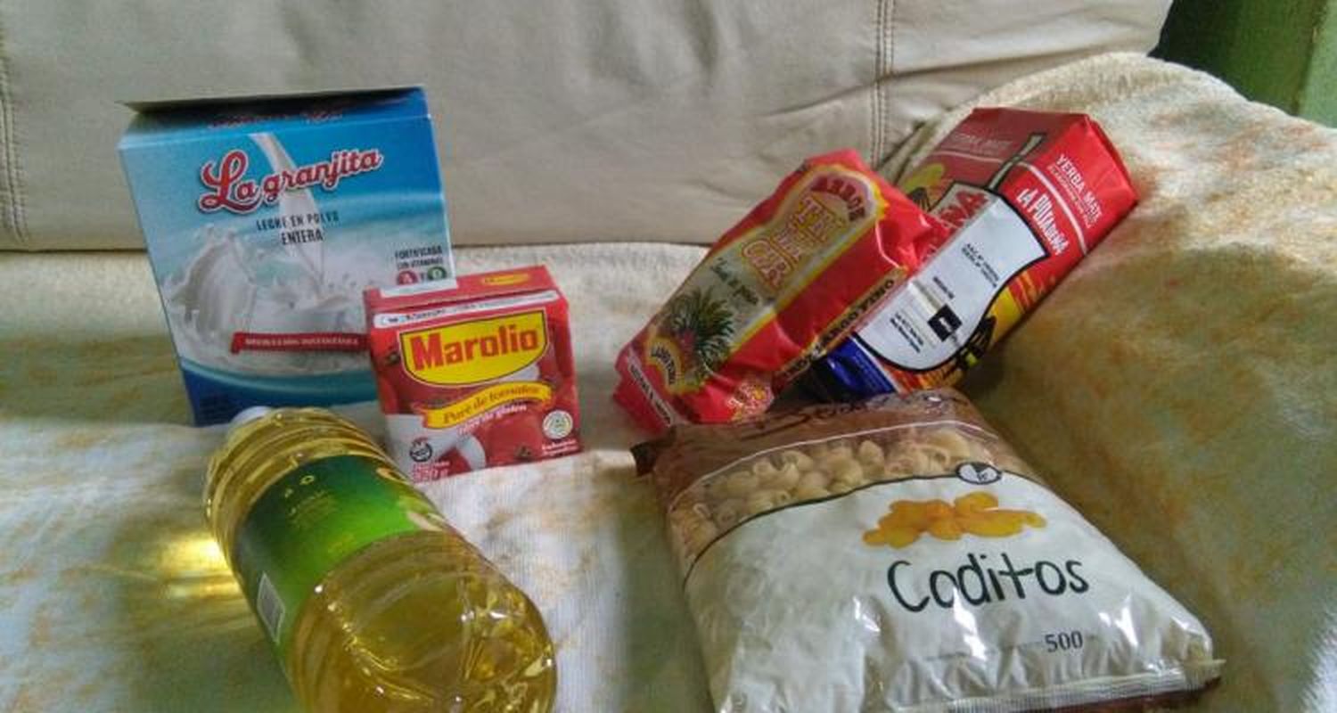 Qué había en los “pobres” bolsones de Pami que se entregaron el viernes con ayuda de concejales