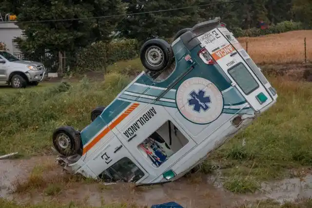 Volcó una ambulancia que venía de Victoria pero todos sus ocupantes salvaron sus vidas