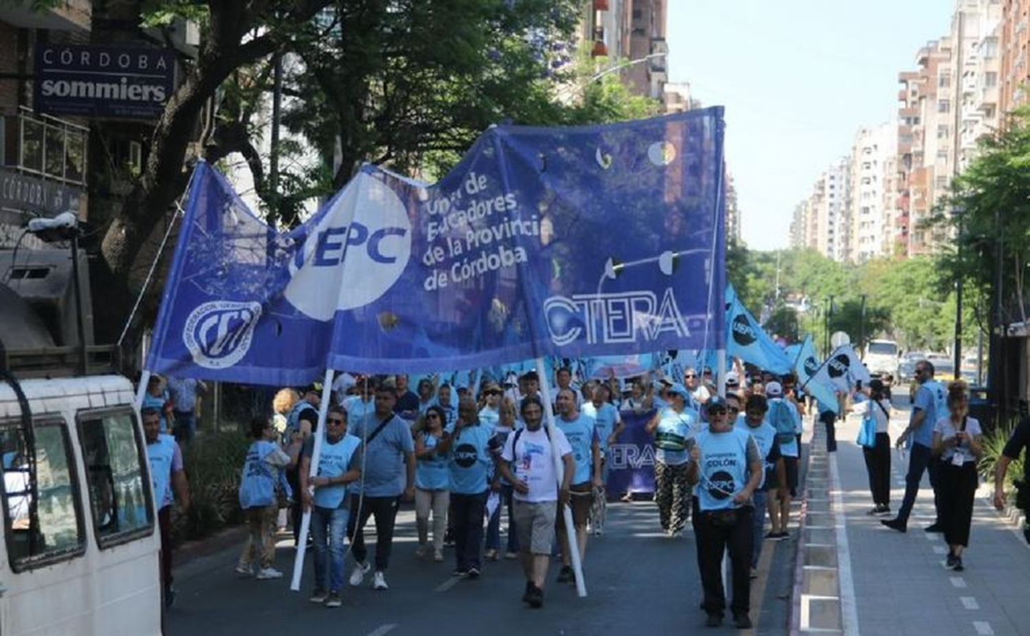 Marcha de Uepc por las calles de Córdoba