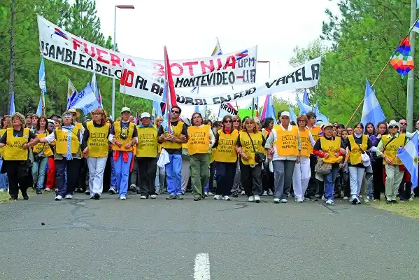 La Asamblea convocará a la comunidad a marchar contra la pastera Botnia
