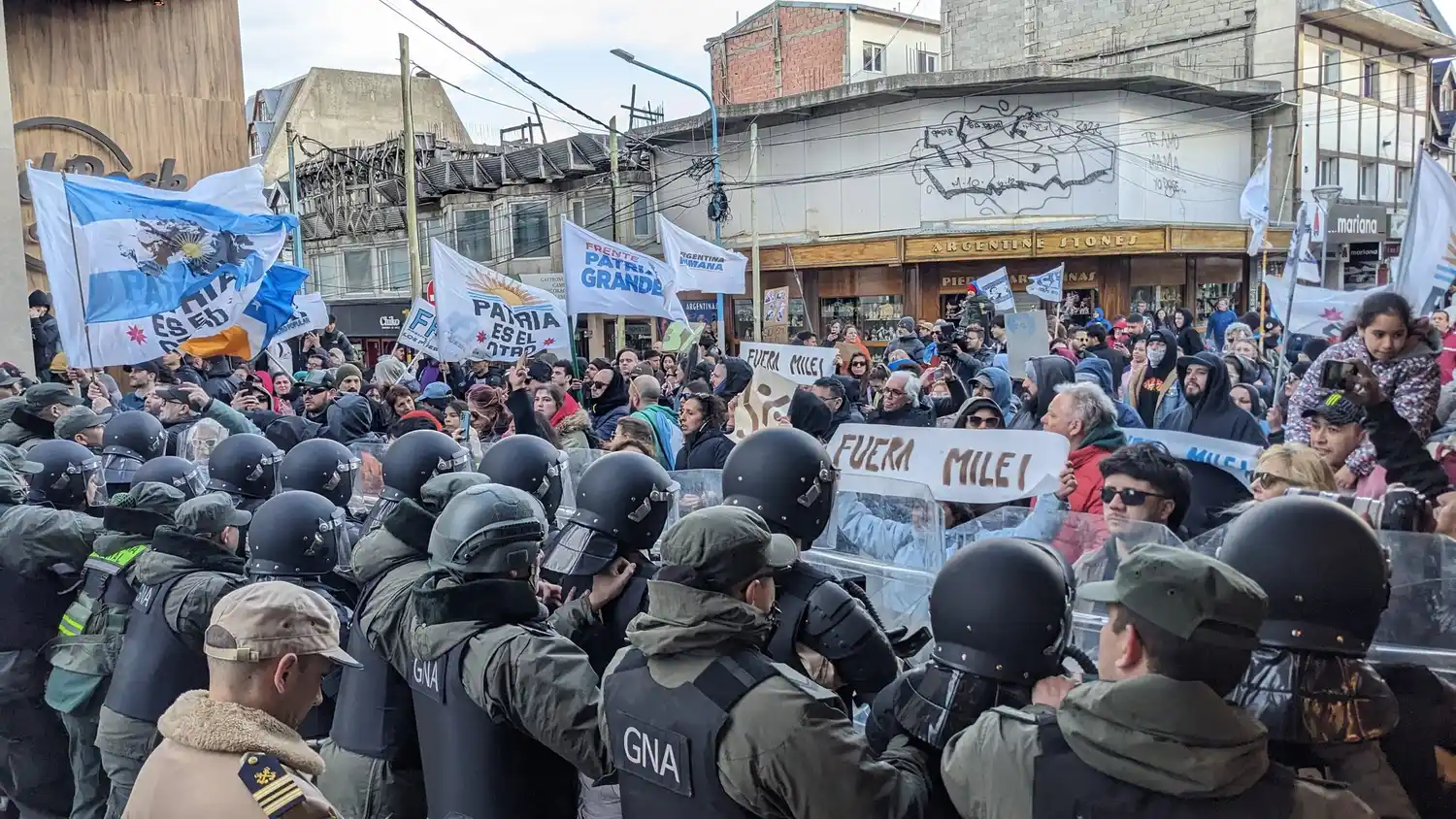 Protestas contra Milei en Tierra del Fuego.