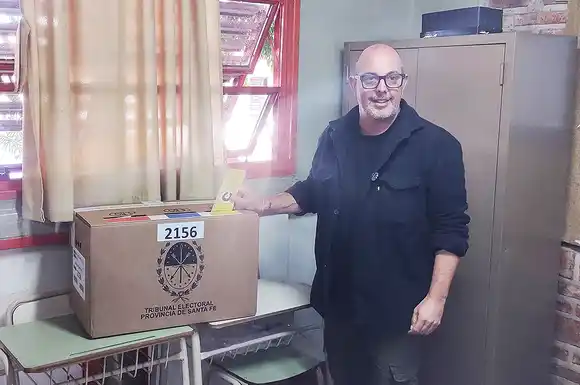 “Ponerme a disposición de Rafaela es una alegría enorme”, dijo Alejandro Ambort tras emitir su voto