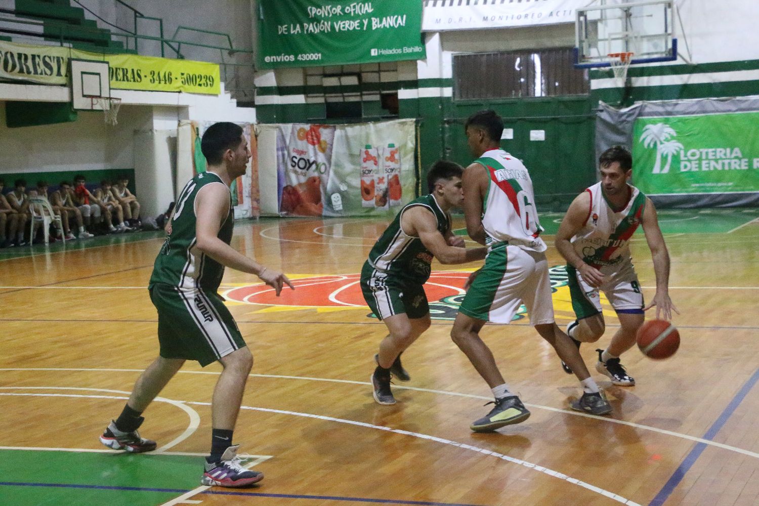 Neptunia y Central ganaron y quedaron como punteros en el Oficial de Primera