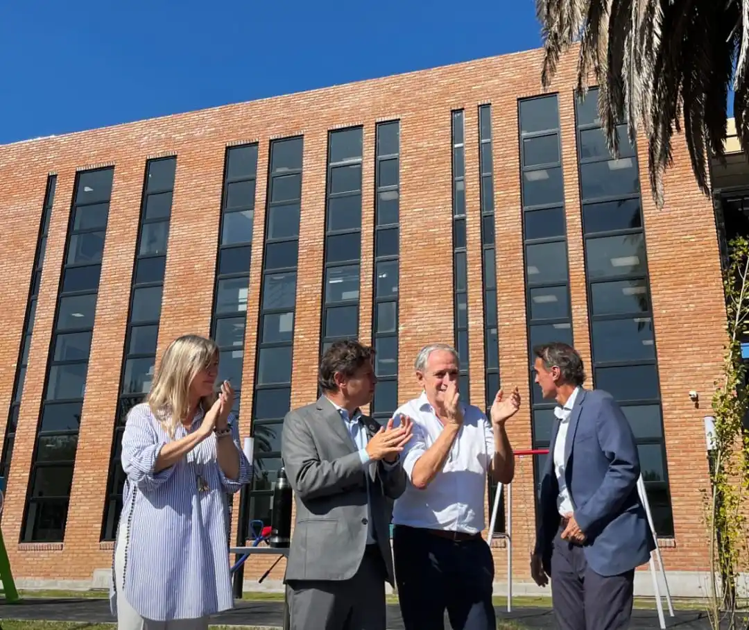 Kicillof inauguró la Casa de la Provincia en Chascomús: Centralización de trámites gubernamentales en un solo espacio
