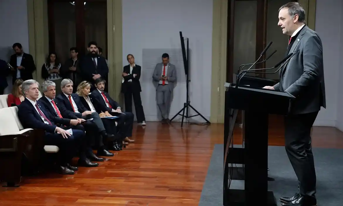 El Gobierno anunció el plan para blanquear dólares sin sanciones: todos los detalles