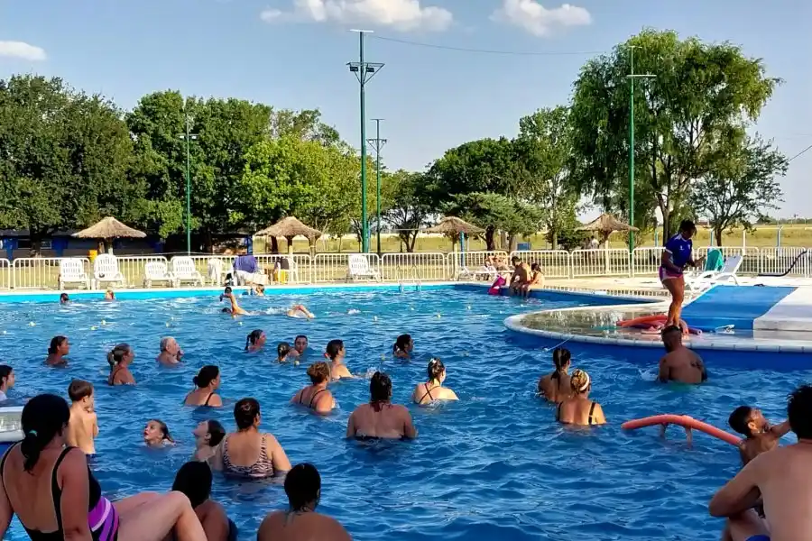 AR: comenzaron las clases de Aquagym en la pileta