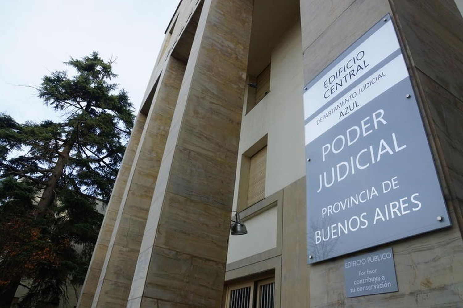 La Cámara de Apelación de Azul declaró la inconstitucionalidad del artículo 402 del Código Procesal Penal y ordenó la realización de un juicio oral.