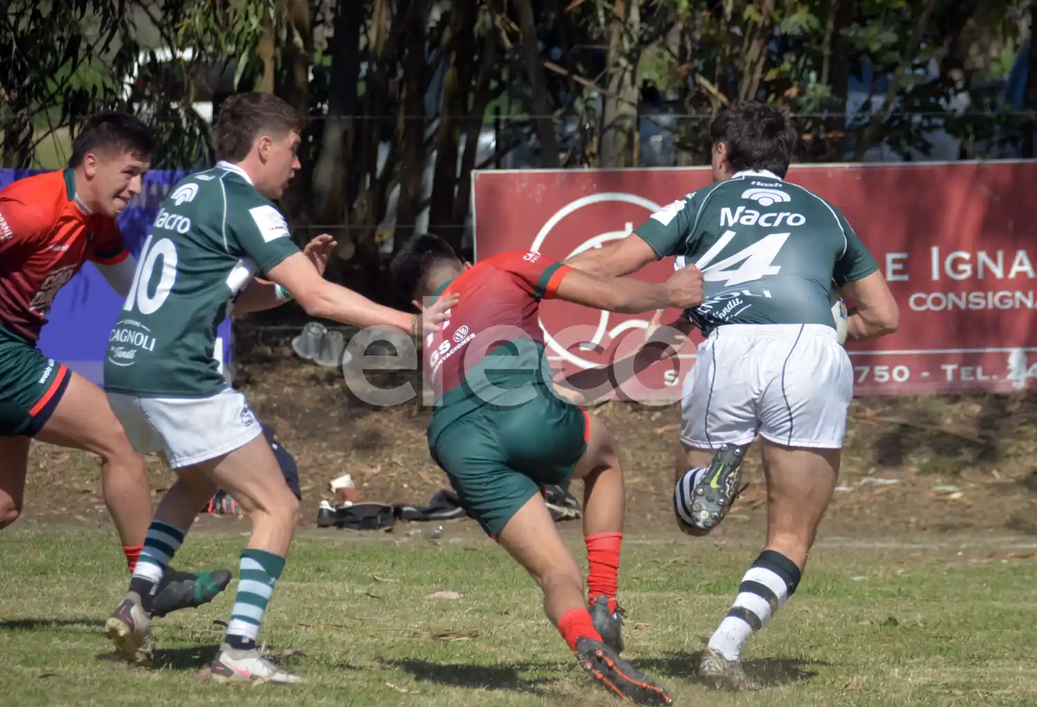 Migliore, a punto de apoyar uno de sus cinco tries.